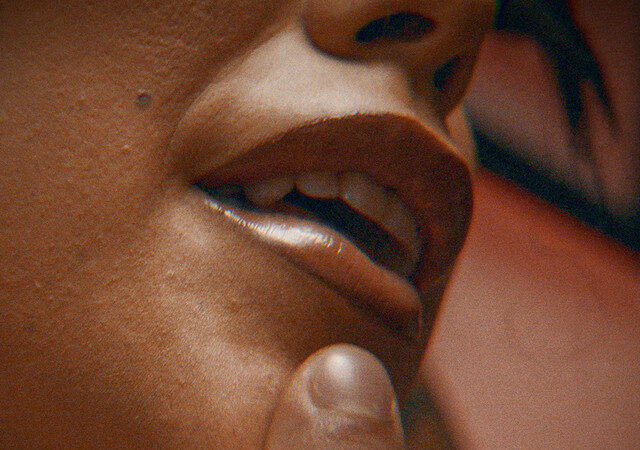 Van Sophie ft. Monsta - Anonimato