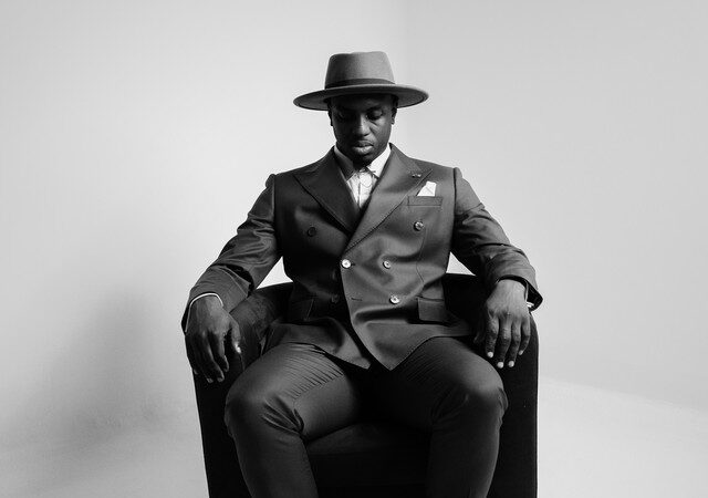 Deejay Poco_ft_ Real GUNS - Elegante